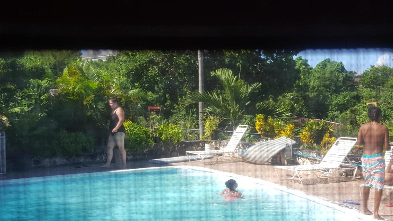 Chaudhry Holiday House Montego Bay Exterior photo