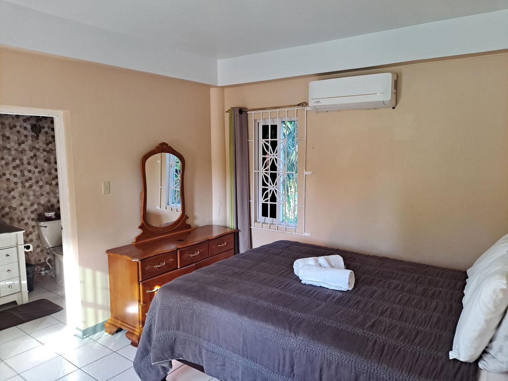 Chaudhry Holiday House Montego Bay Exterior photo